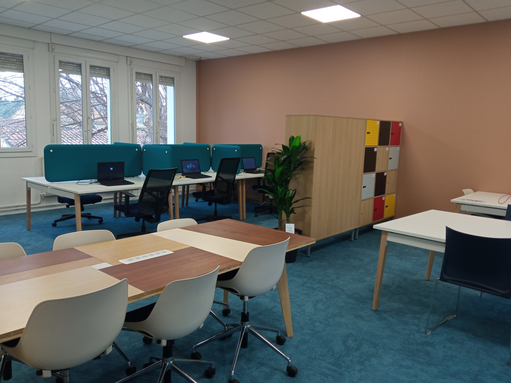 Club 2 - Espace de coworking - 14 places individuelles - La Place